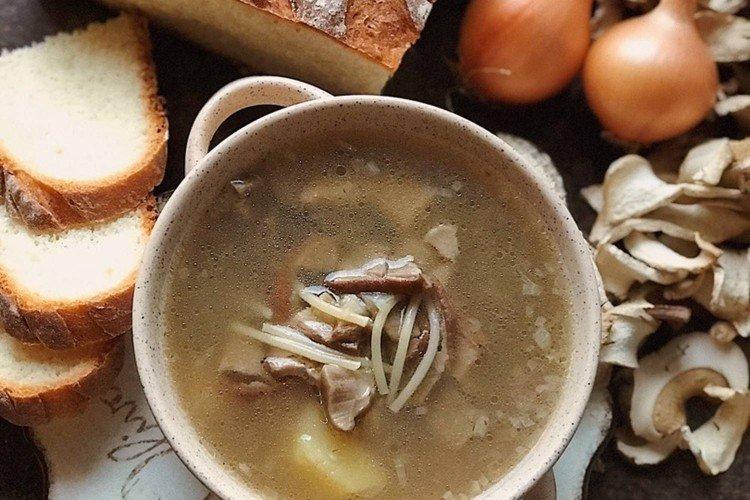 Sopa de boletus con fideos - recetas