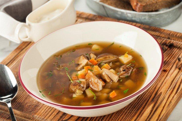 Sopa de boletus con carne - recetas