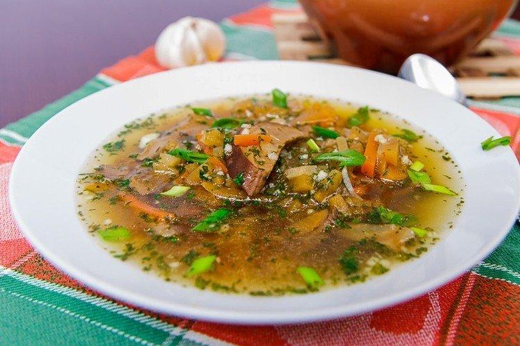 Shchi con boletus y judías - recetas