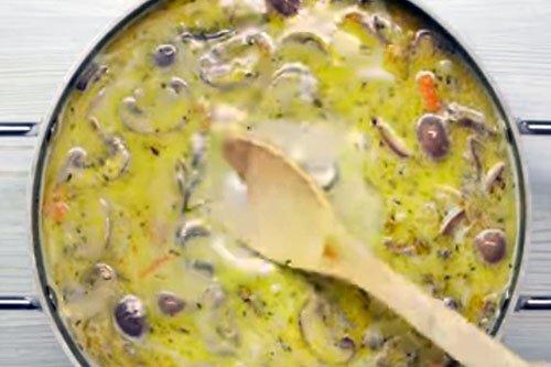 Sopa de champiñones y pollo - receta paso a paso