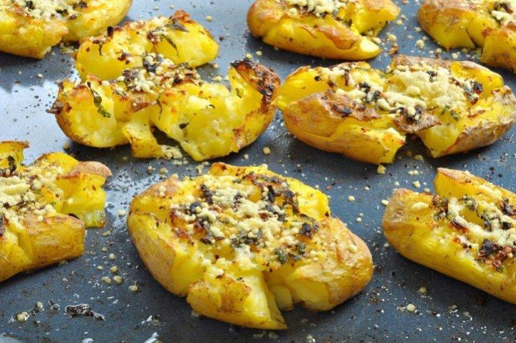 Patatas aplastadas crujientes - Recetas de patatas para Año Nuevo