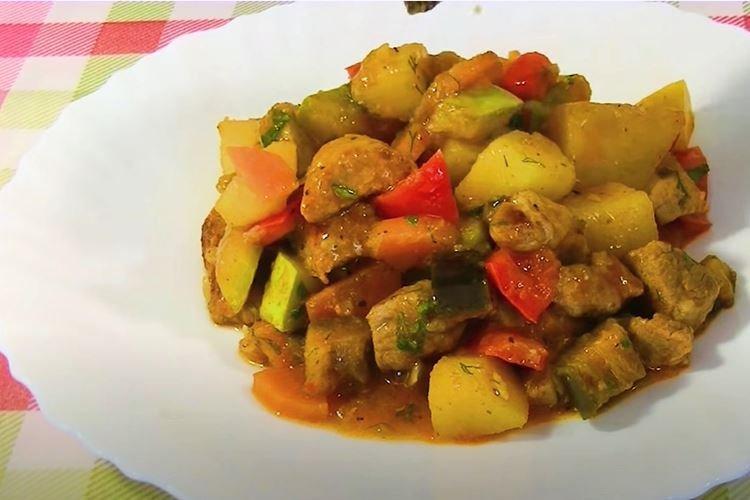 Estofado de verduras multicolor con cerdo - recetas paso a paso con fotos