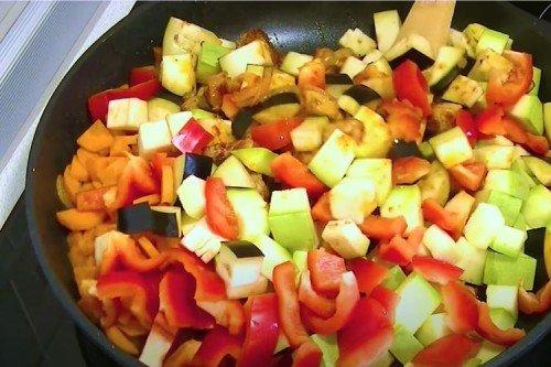 Estofado de verduras multicolor con cerdo - recetas paso a paso