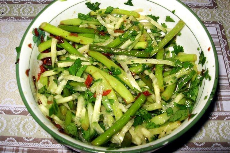 Ensalada de verano con tallos de ajo - Cómo cocinar tallos de ajo de forma rápida y deliciosa