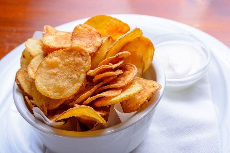 How to Make Chips at Home in the Microwave