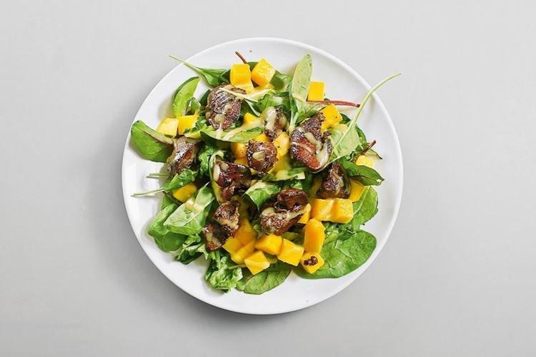 Warm Salad with Mango - How to Cook Chicken Liver