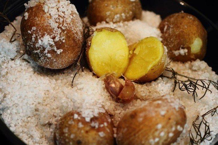 Baked Potatoes in Coarse Salt - Recipes