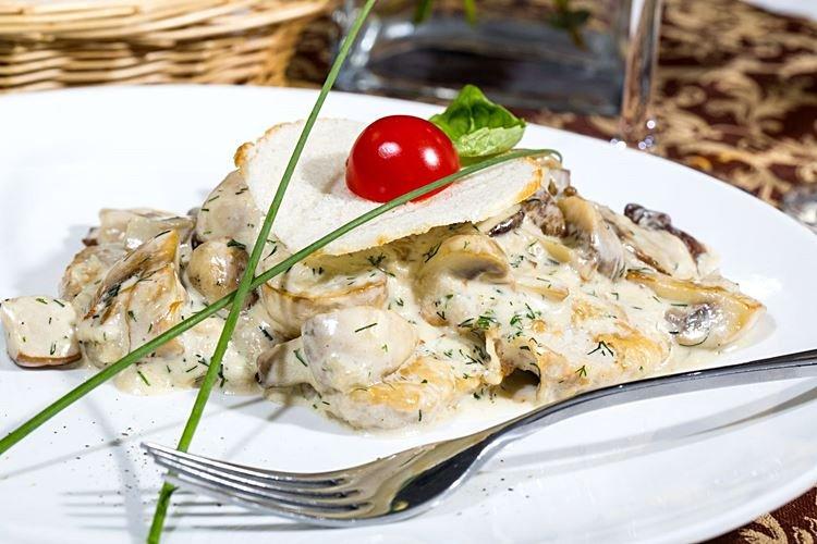 Potatoes with Mushrooms and Sour Cream in a Skillet - Recipes
