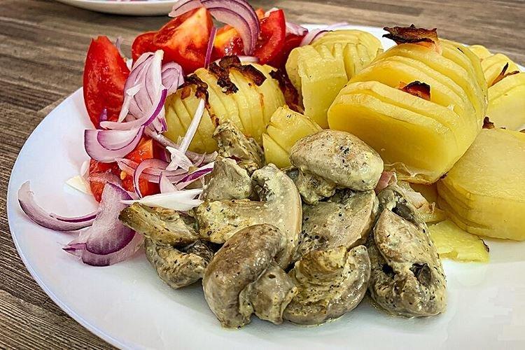 Potatoes with Mushrooms and Bacon in the Oven - Recipes