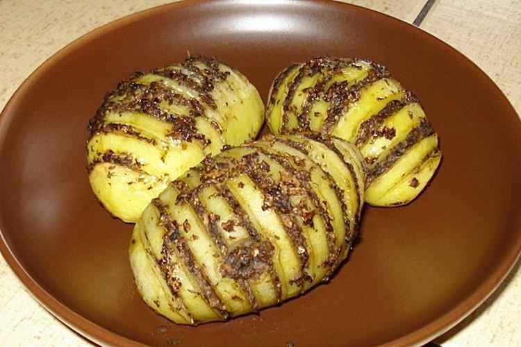 Accordion Potatoes with Mushrooms in the Oven - Recipes