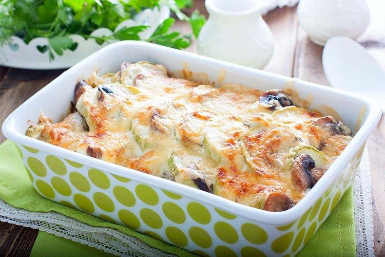 Asado de carne con patatas y champiñones - Recetas de patatas con carne al horno