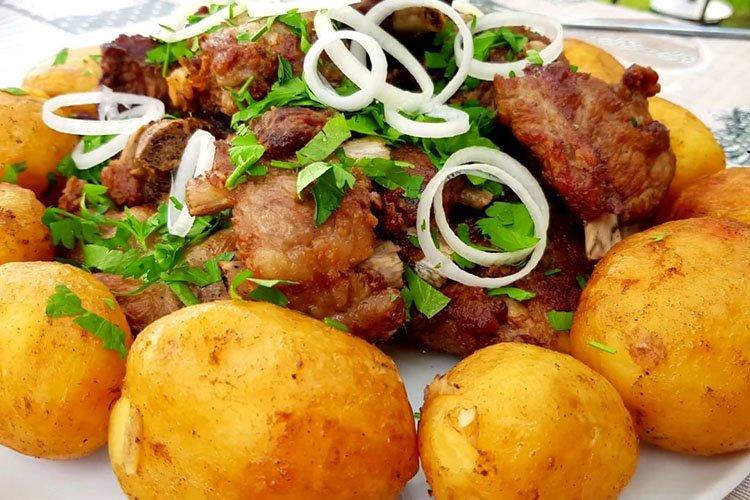 Patatas con carne en salsa de jengibre al horno - recetas