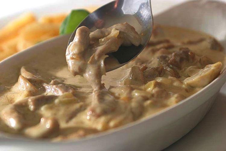Rinder-Stroganoff mit Sauerrahm und Sahne - klassisches Rezept