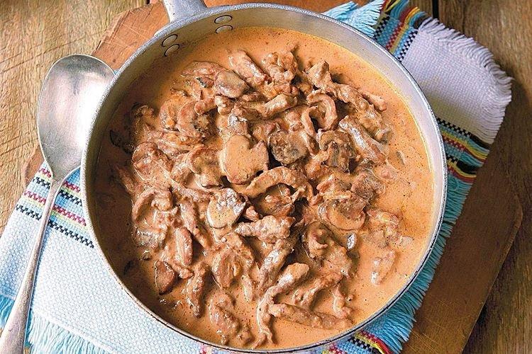 Rinder-Stroganoff mit Tomatenmark - klassisches Rezept