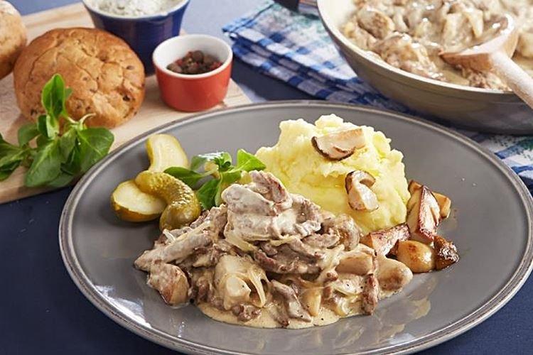 Rinder-Stroganoff mit Steinpilzen - klassisches Rezept