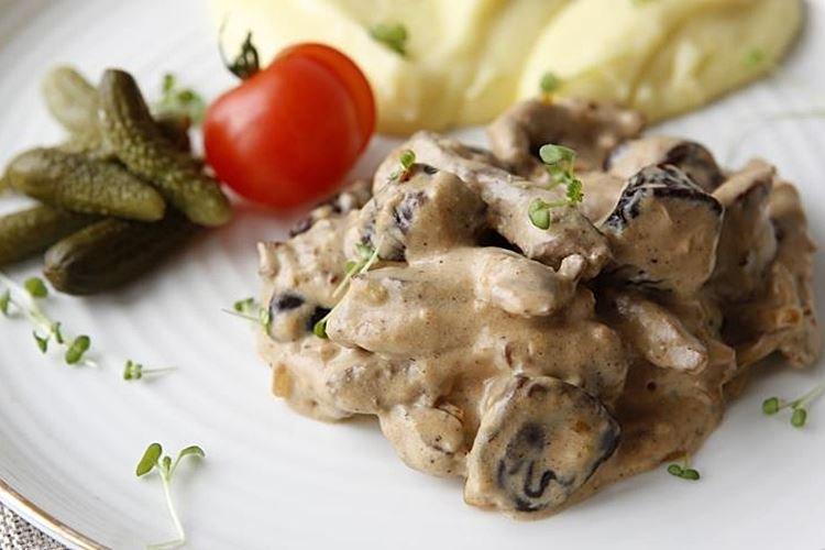 Rinder-Stroganoff mit Pflaumen - klassisches Rezept