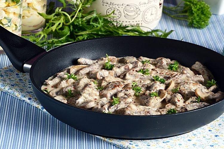 Rinder-Stroganoff mit Kapern und Kräutern - klassisches Rezept