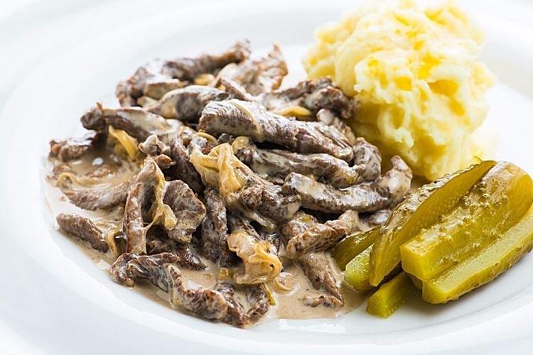 Rinder-Stroganoff mit Cornichons - klassisches Rezept