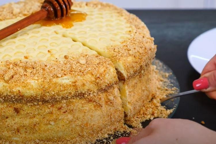 Classic Medovik with Pourable Layers - Step-by-Step Recipe with Photos