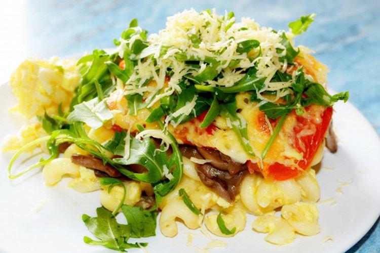 Macarrones con queso, champiñones y rúcula - recetas