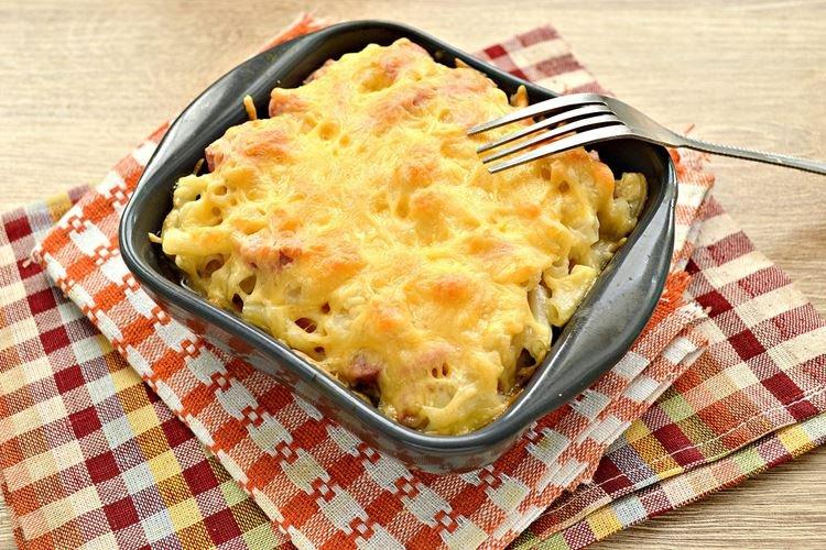 Macarrones con queso, carne y tomates - recetas