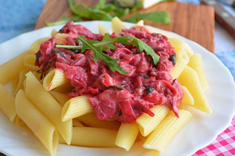 Macarrones con remolacha y queso azul - recetas