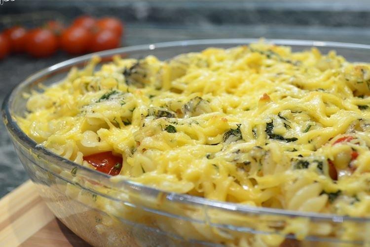 Macarrones con queso y calabacín - recetas
