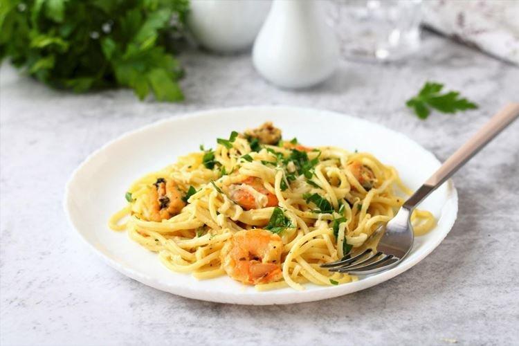 Macarrones con queso y mariscos - recetas
