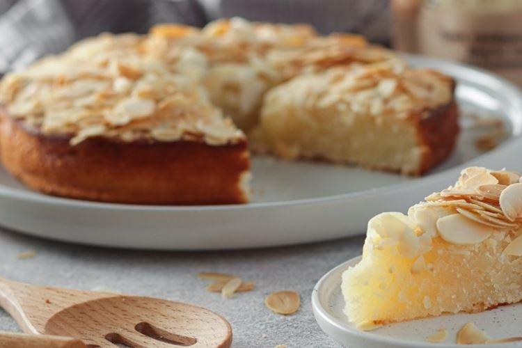 Semolina Cake (Mannik) with Kefir and Almonds - Recipes