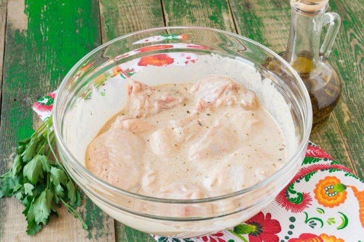 Adobo de pollo con crema agria al horno - recetas