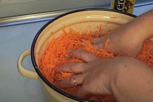 Zanahoria coreana para el invierno en frascos en casa - receta paso a paso