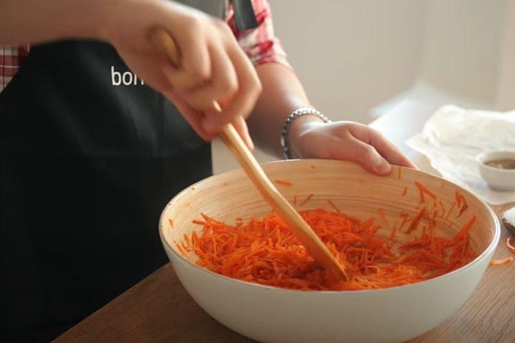 Zanahoria coreana en 10 minutos en casa - receta paso a paso con fotos