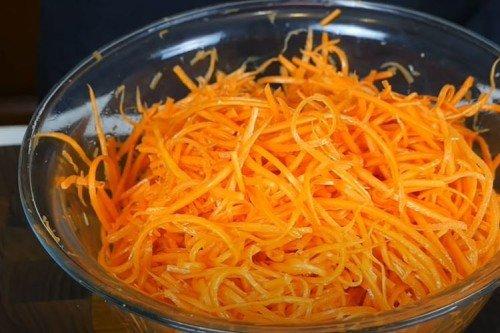 Zanahoria coreana con hierbas en casa - receta paso a paso