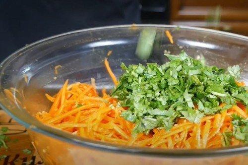 Zanahoria coreana con hierbas en casa - receta paso a paso