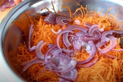 Zanahoria coreana con champiñones en casa - receta paso a paso
