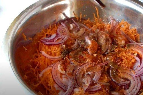 Zanahoria coreana con champiñones en casa - receta paso a paso