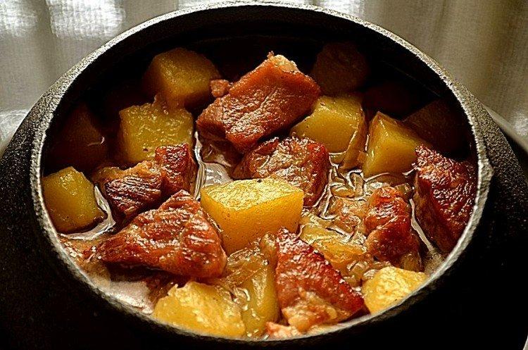 Country-Style Meat in Pots with Potatoes - Step-by-Step Recipes