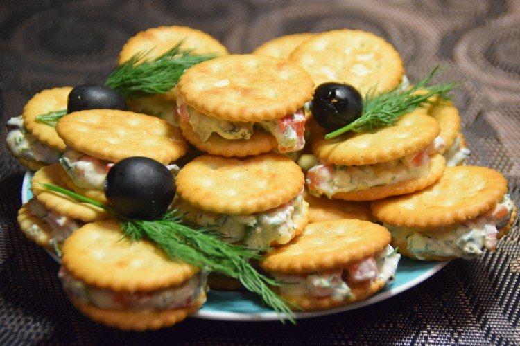 Aperitivo de Año Nuevo en galletas saladas - recetas