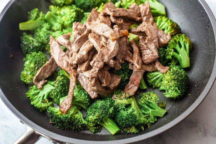 Ternera con brócoli en salsa de ostras - Recetas de platos muy sabrosos