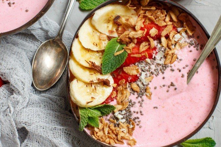 Gachas de sémola con fresas - Recetas de platos muy sabrosos