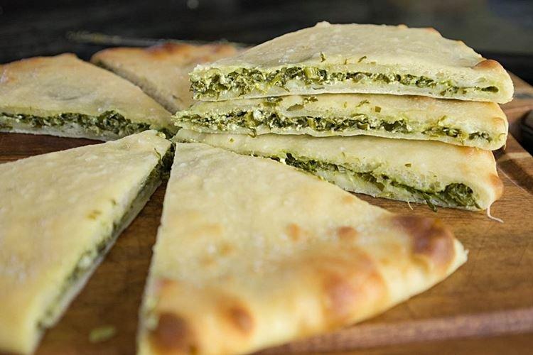 Pastel osetio con requesón y hierbas - recetas