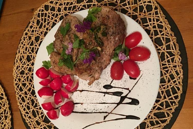 Chuletas de cerdo con salvia y nata - recetas