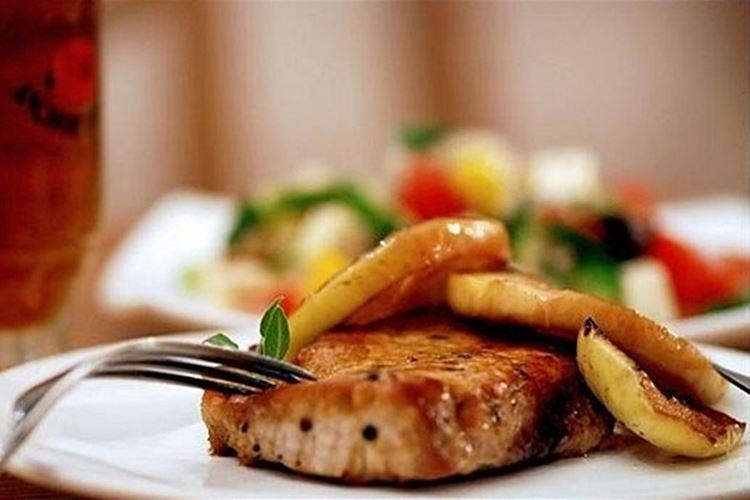 Chuletas de cerdo con manzanas - recetas