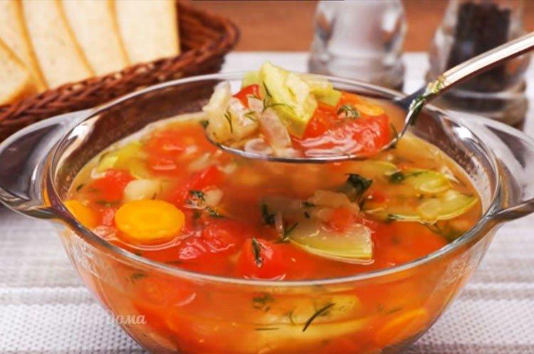 Sopa de verduras con calabacín - receta paso a paso con fotos