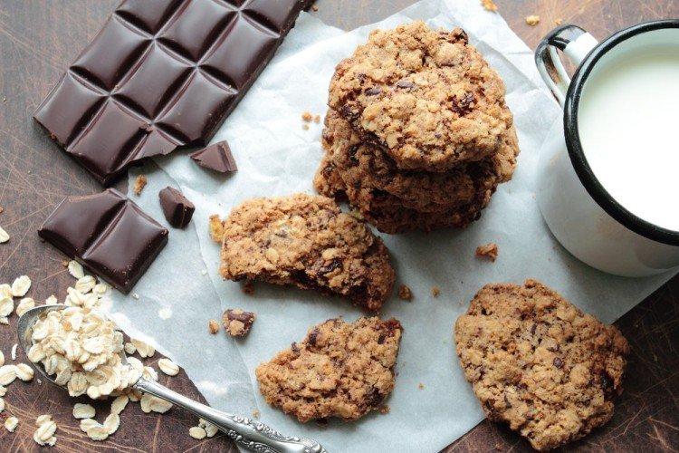 Oatmeal Cookies with Chocolate and Dried Fruits - Recipes