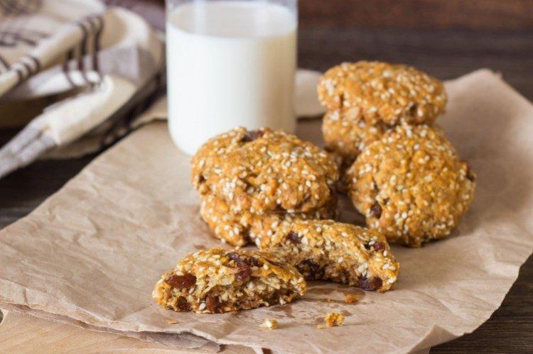 Oatmeal Cookies with Raisins and Sesame Seeds - Recipes