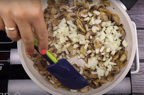 Pasta con champiñones en salsa de crema - recetas paso a paso