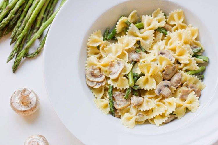 Pasta farfalle con champiñones - recetas