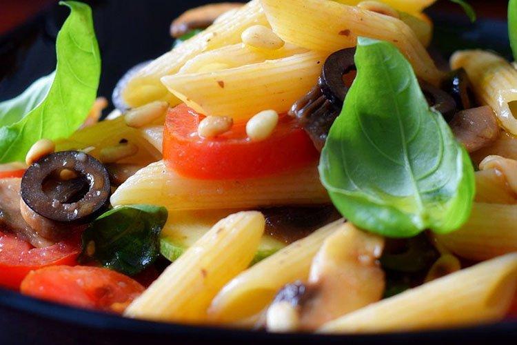 Pasta con champiñones y verduras - recetas