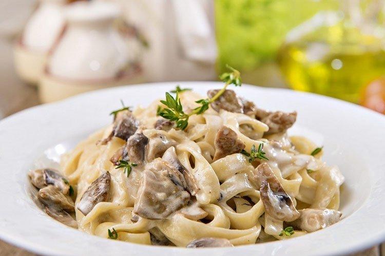 Espaguetis con pollo Carbonara - recetas